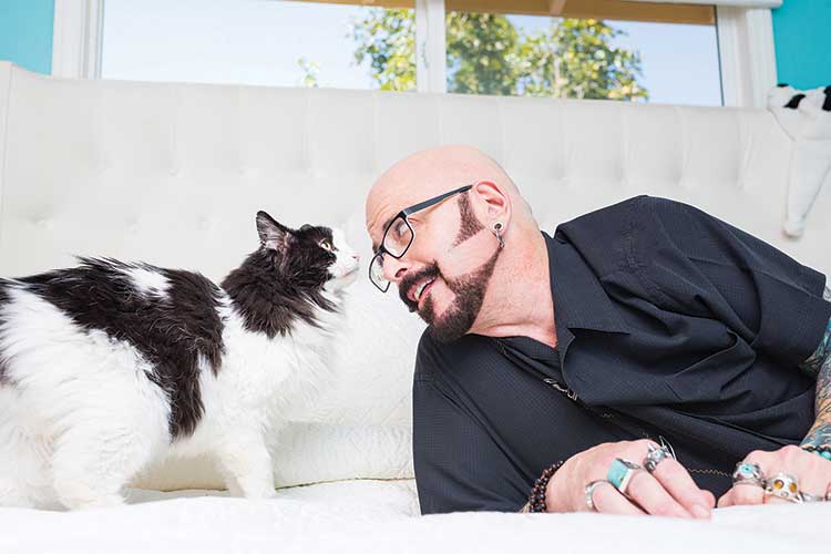 Jackson Galaxy uses his “cat mojo” on a feline friend. Photo: courtesy JACKSON GALAXY